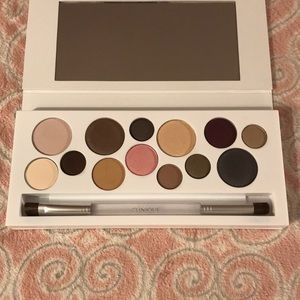 Clinique Palette 🦄  CLOSET CLOSING 🦄